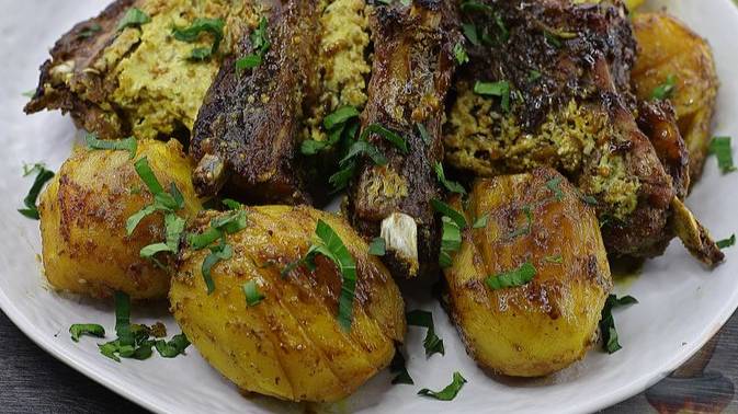 Лакомый мясной кусочек. СВИНАЯ КОРЕЙКА, ЗАПЕЧЁННАЯ С КАРТОФЕЛЕМ