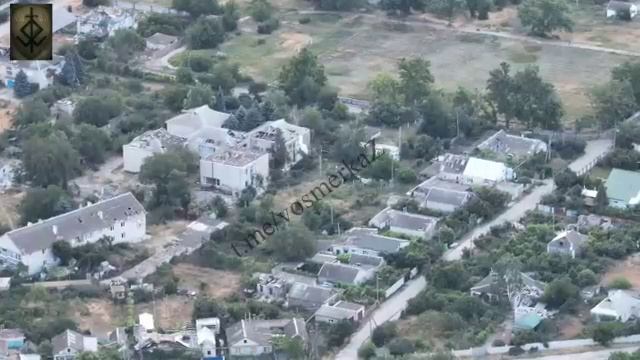 Прилёты планирующих авиабомб Д-30СН по пункту дислокации украинских боевиков в Херсонской области