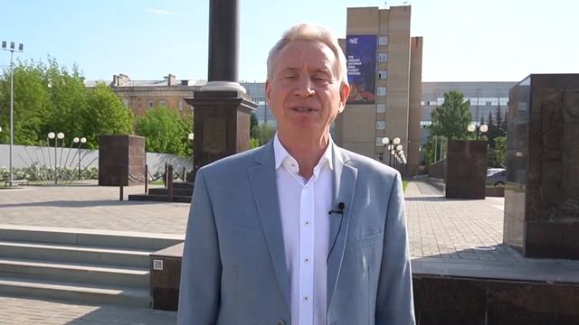 Председатель Совета народных депутатов А.Зотов поздр?