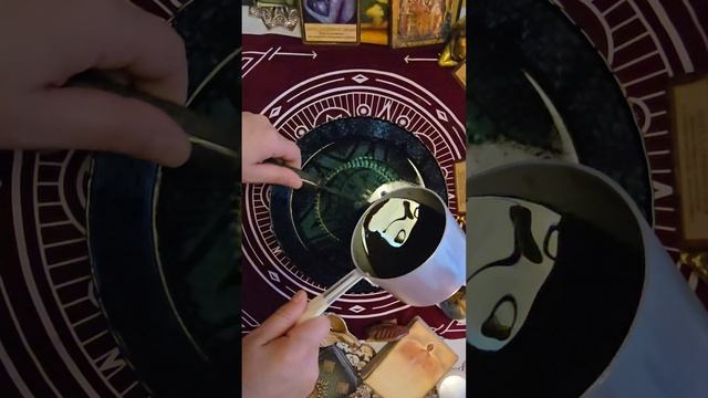 🔥Ритуал чистка воском от одиночества.mp4🪃⚖️