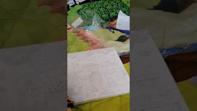 Подарок. Но от кого?