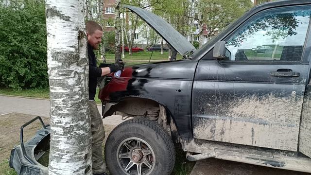 Миха красит крыло по ГОСТу