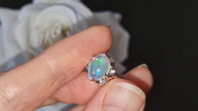 Серебряное кольцо с эфиопским опалом