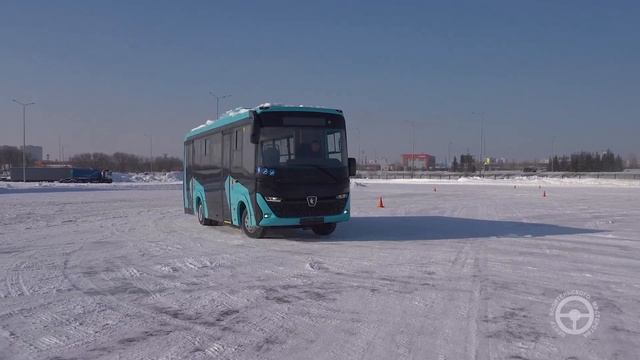 Шикарные дрифты на автобусе КАМАЗ-4280 Вега —подготовка водителей-испытателей