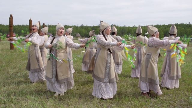 "Айыына" вокальнай ансаамбыл толоруутугар "Чэчир тойуга" (Майа сэл. 2021 с.)