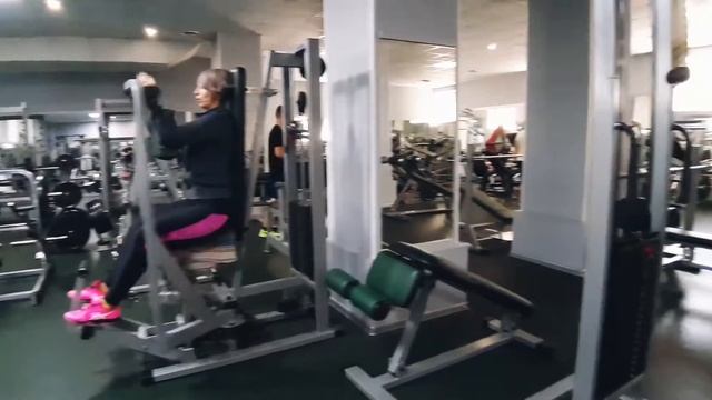 #trainernovikov Сведение рук в тренажере бабочка.
