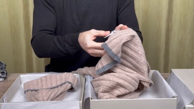Идеальный вариант для подарка, кашемировая шапка и ша?