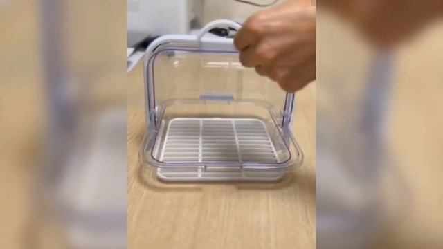 Хлебница с крышкой пластиковая