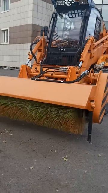 Минипогрузчик Амкодор 211Е со щеткой