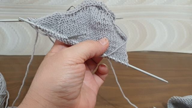 Еще один из вариантов вязания сверху от плеча