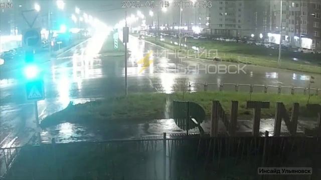 ❗️ Пьяный водитель снес забор и скрылся в Ульяновске