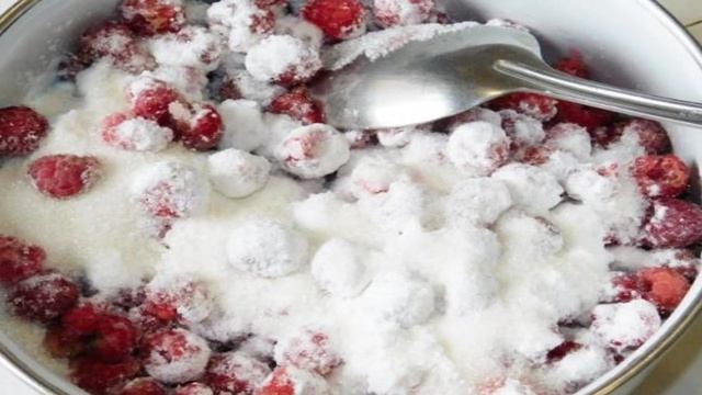 Дрожжевой пирог с малиной