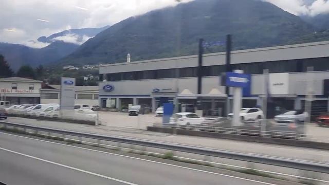 Ребятушки, говорим до свидания горам Valtellina ,теперь вернусь на Bernina Express, а сейчас- стены