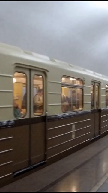 Ретро поезд Сокольники на параде в честь 90-летия Московского Метрополитена