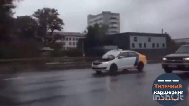Едут с открытым капотом на ЯндексДрайв