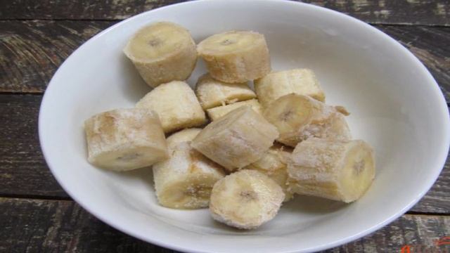 Мороженое из банана с орехами