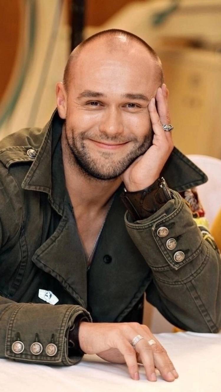 МАКСИМ АВЕРИН (1975), «для меня похвала, как халва — съел и забыл»