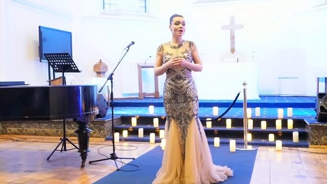 Моя самая любимая певица Евгения Красилова исполняет "Здесь хорошо". Орган — Олеся Кравченко