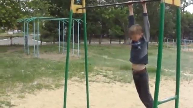 Подтягивание на турнике  20 раз    29 апреля 2020