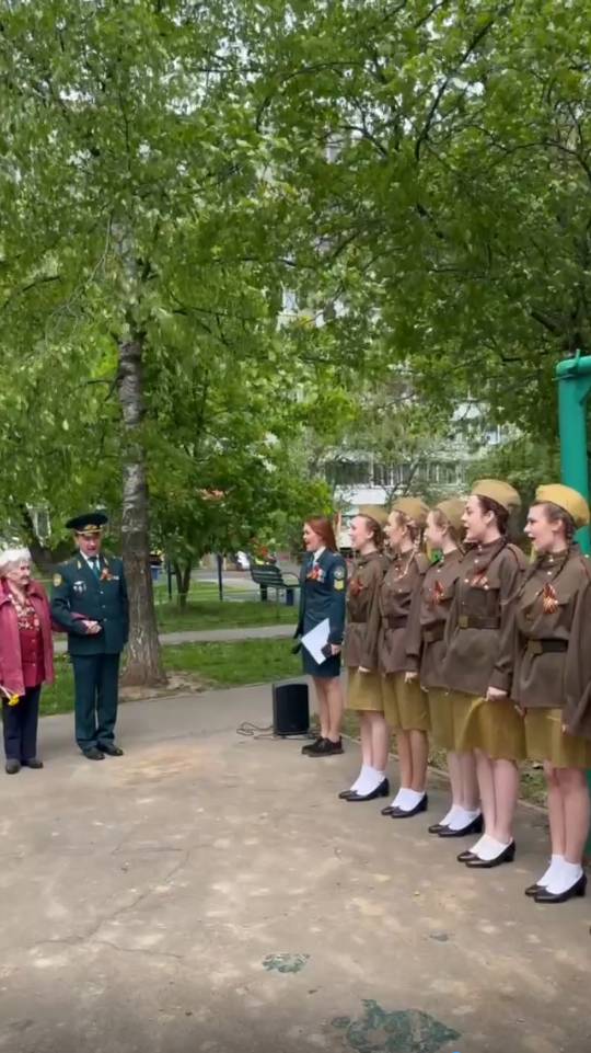 Руководство и студенты Российской таможенной академии посетили ветерана ВОВ Рохлину М.М.