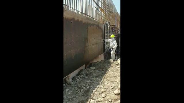 Напыляемая гидроизоляция фундамента.