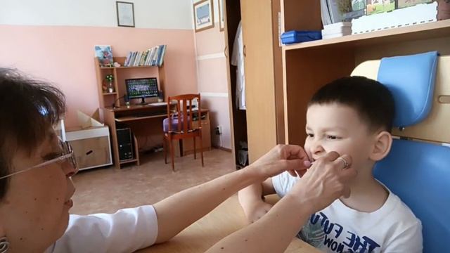 «Постановка звука с помощью ватной палочки» видео от Елены Синягиной