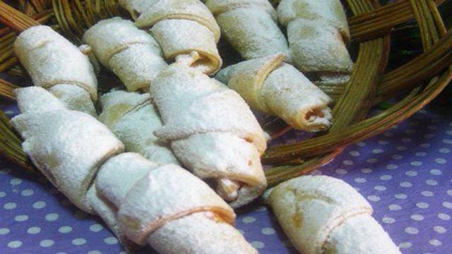 Рогалики дрожжевые с вареньем