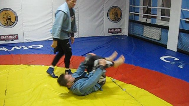 2017 год. Добиваем только совсем злодея, а так перевод с заходом за спину и роняем.