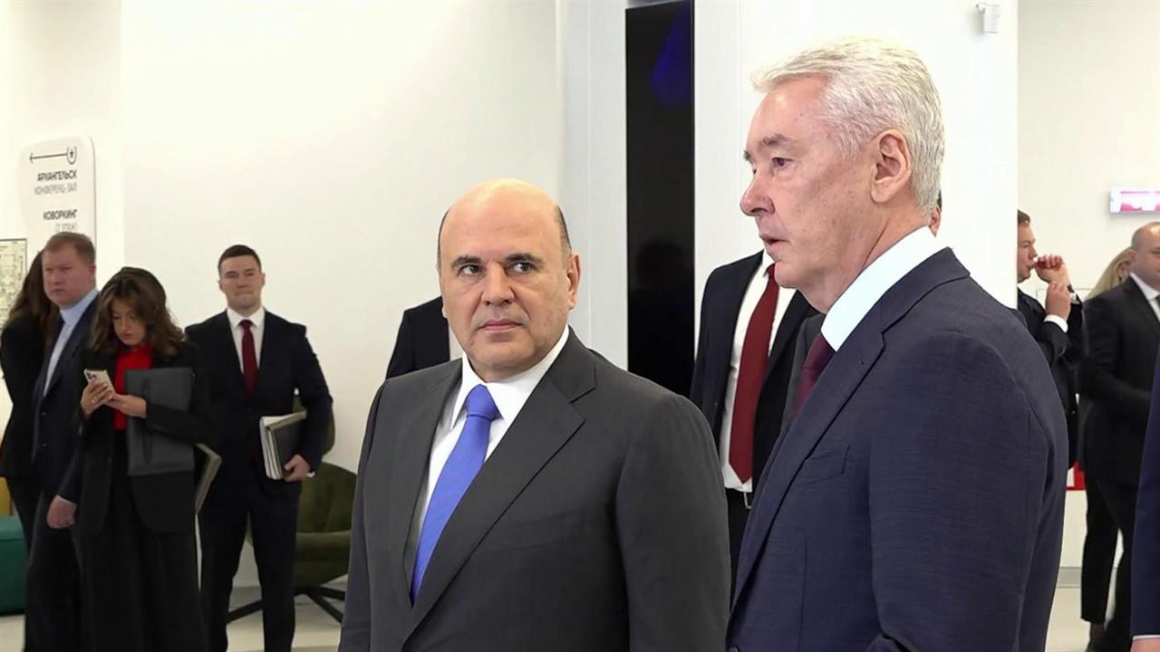 Михаил Мишустин осмотрел кластер "Ломоносов" в Москве