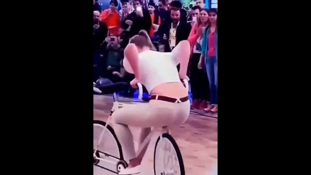 Красивое испонение на велосипеде