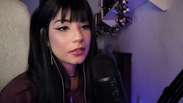 SakuraJu ASMR. Близкий шёпот, движения рук, звуки рта, блокнотик.