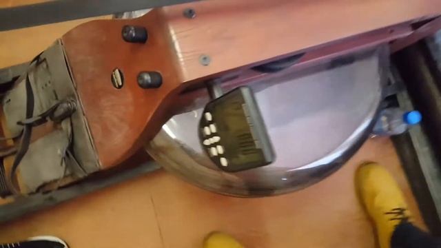 Артём и водный тренажер по гребле
