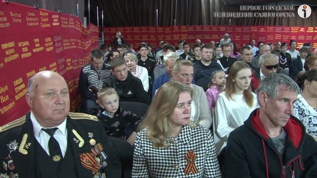 В Саяногорске прошла седьмая церемония передачи Альбомов Памяти Героев СВО