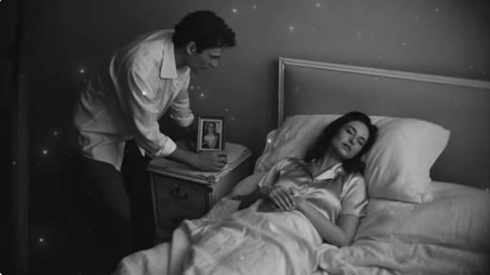 Женщина установила скрытую камеру в спальне. Просмотрев запись, она вызвала полицию!