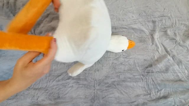Мягкая игрушка "Гусь обнимусь" с пледом внутри, длина и