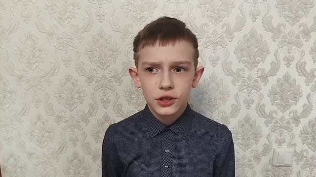 братик читает стихотворение
