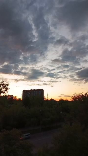 Вечер нал парком Юннатов в Красноярске.