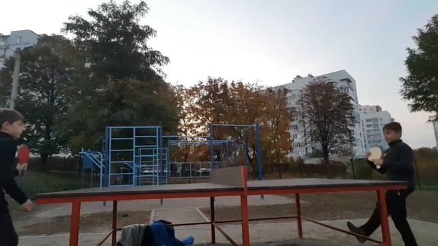 Играем недоделанной ракеткой Фёдора в пинг понг!