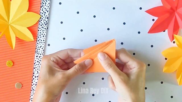 Самый простой способ, как сделать листья из бумаги.