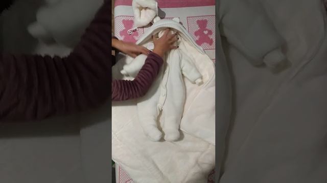Теплый набор для новорожденного Мишутка молочный. Вид