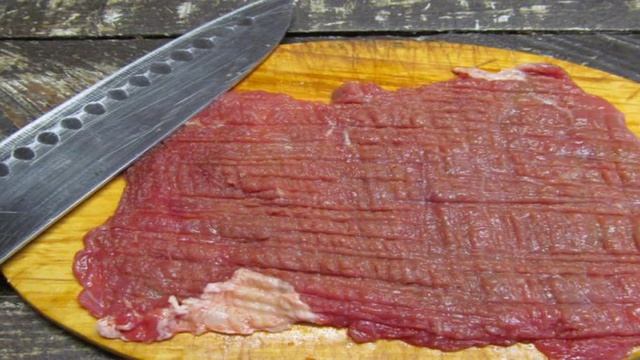 Шницель из телятины с луковыми пирожками