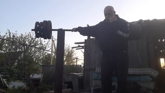 Приседания Колени 130кг