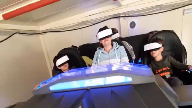 VR аттракцион Космический шаттл в парке развлечений "Сказка"