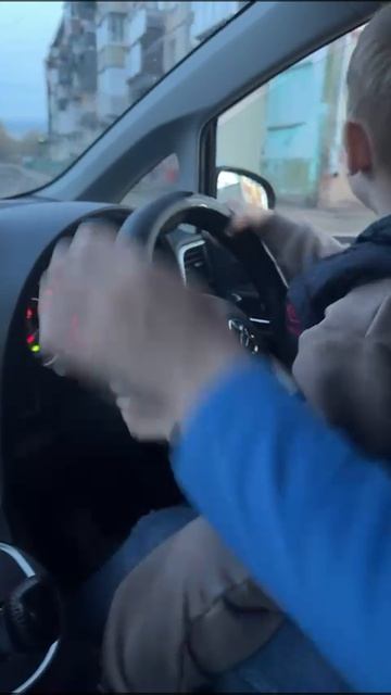 Степа за рулём настоящей машины!