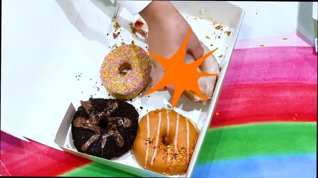Мистер Макс Макс с Катей хотят делиться пончиками с папой