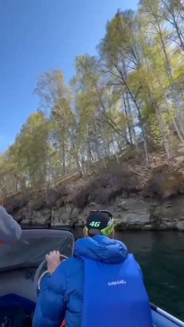 природа Байкала #природа #Байкал #лодка#семья