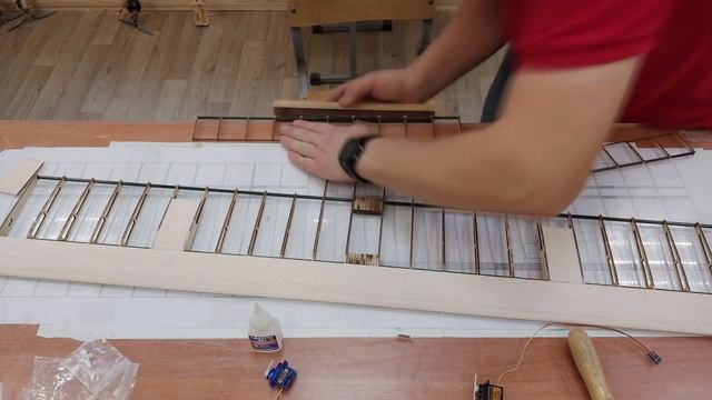 F5J, ставим сервы и делаем закрылки. F5J, we put servos and make flaps.