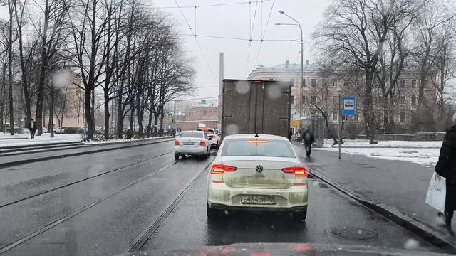 2025.03.13. Погода Петербург. 10:30. ±0°. Холодно и идет снег.