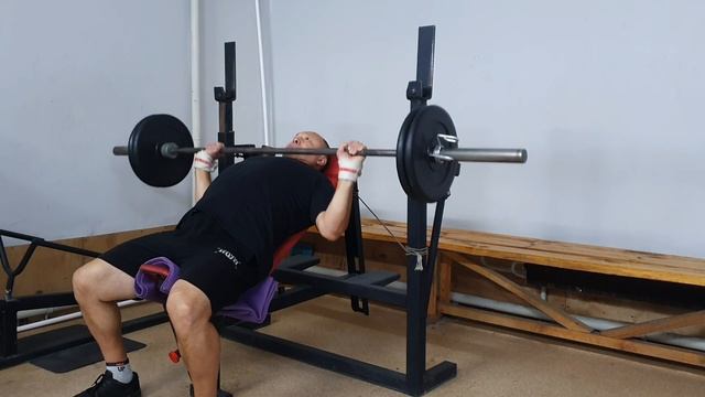 жим штанги на наклонной скамье (80кг на 7 повт) 28 августа