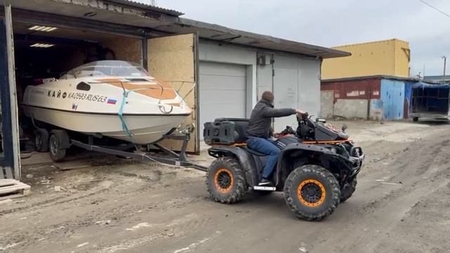 Перемещаю катер при помощи квадроцикла Yamaha Grizzly 700